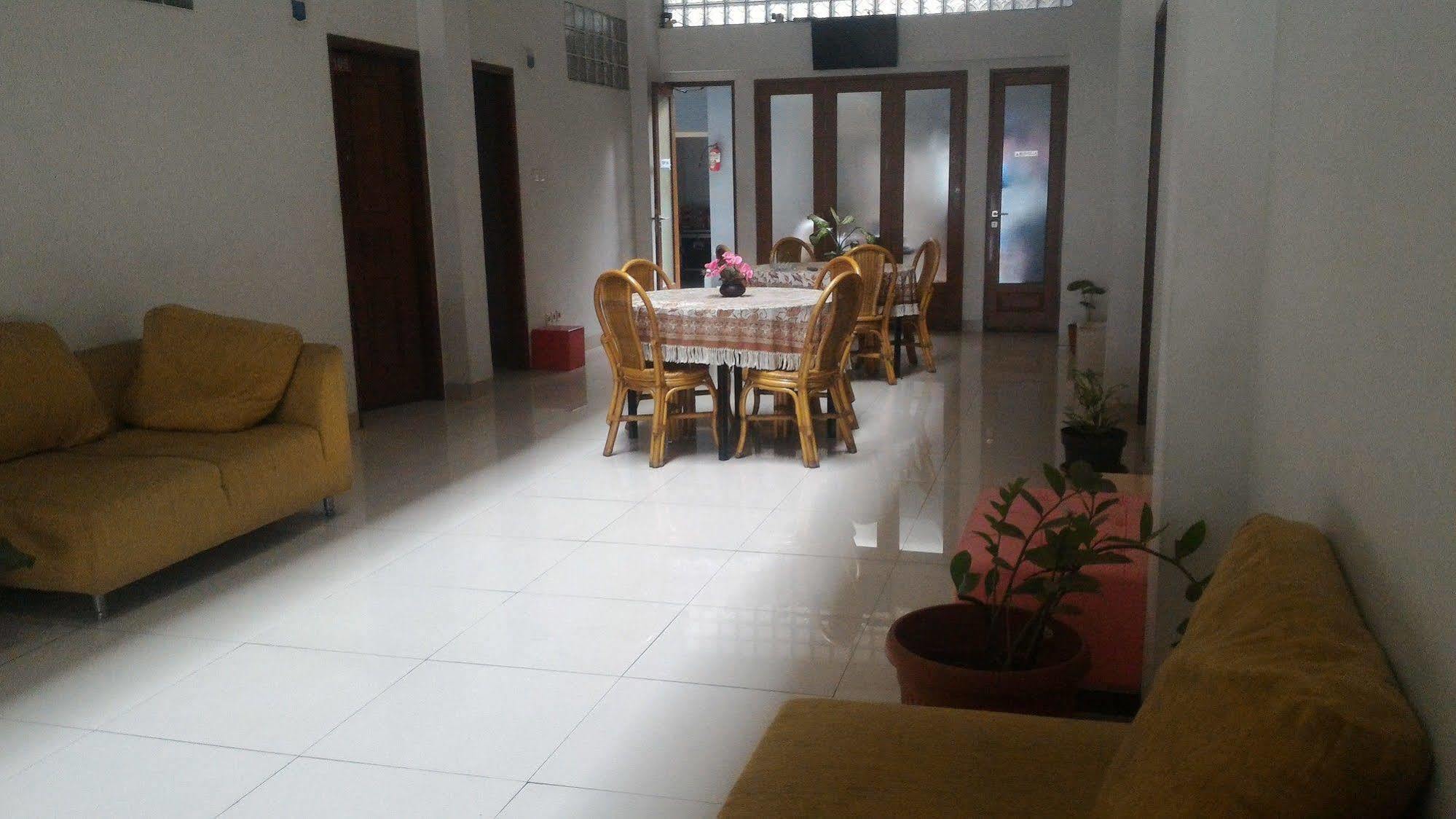 Oyo 173 Asoka 2* Bandung